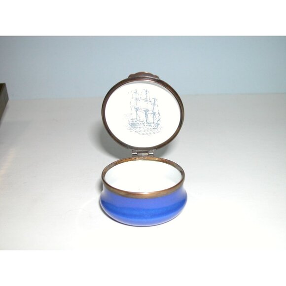 Vintage English Halcyon Days Enamel Trinket Box With Floral Lid & Ship Interior - Picture 4 of 6